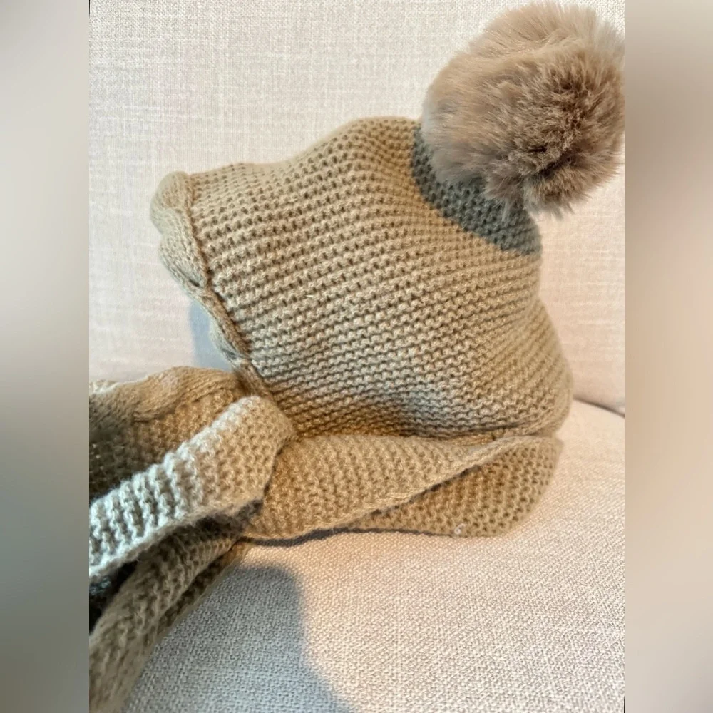 New Cozy Warm Brown Adult Size Cable Knit Hat w/ Scarf & Faux Fur Pom Poms